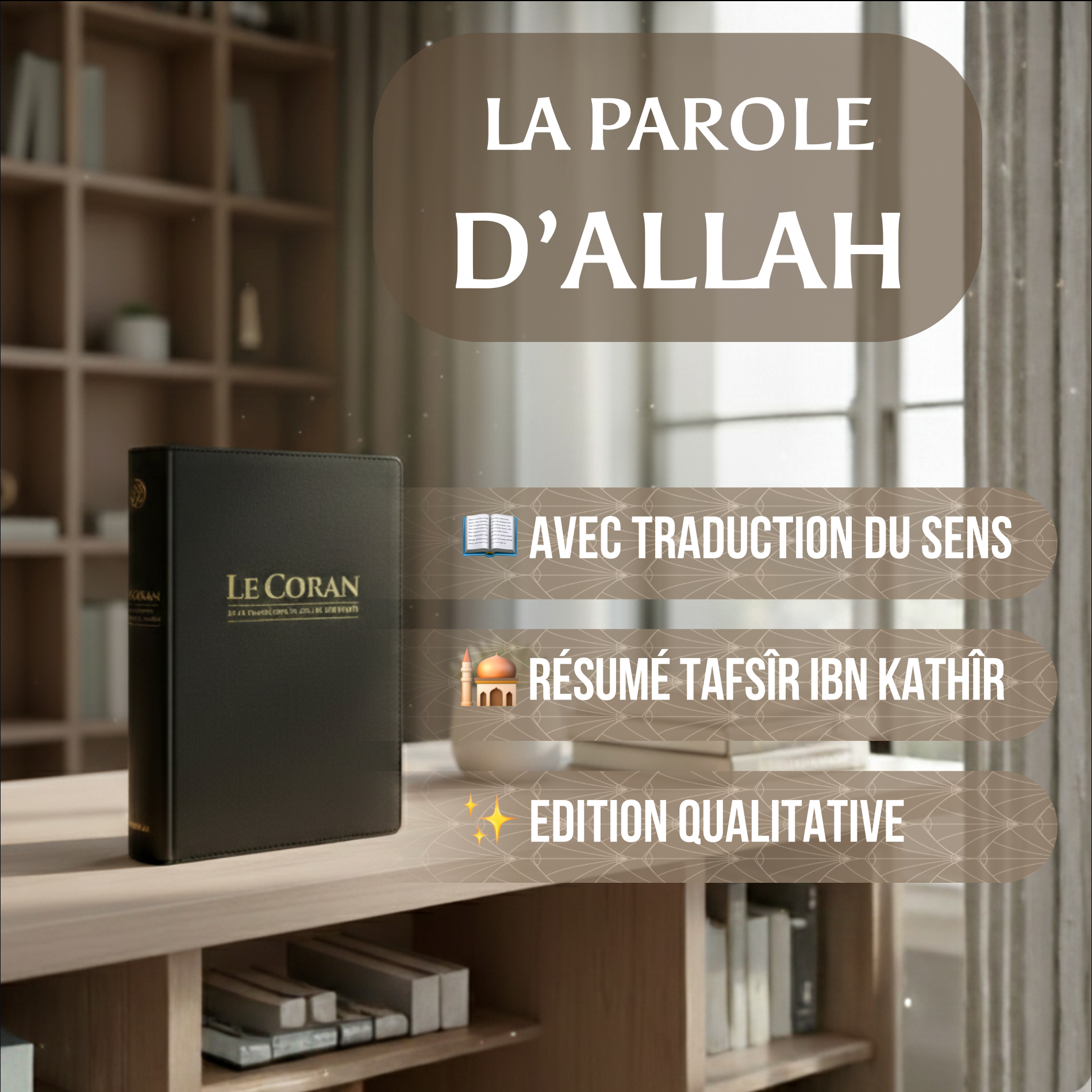 Mushraf Coran à couverture noire et dorée posé verticalement sur un bureau en bois clair, avec une bibliothèque floue en arrière-plan, les éléments marketing sont présents