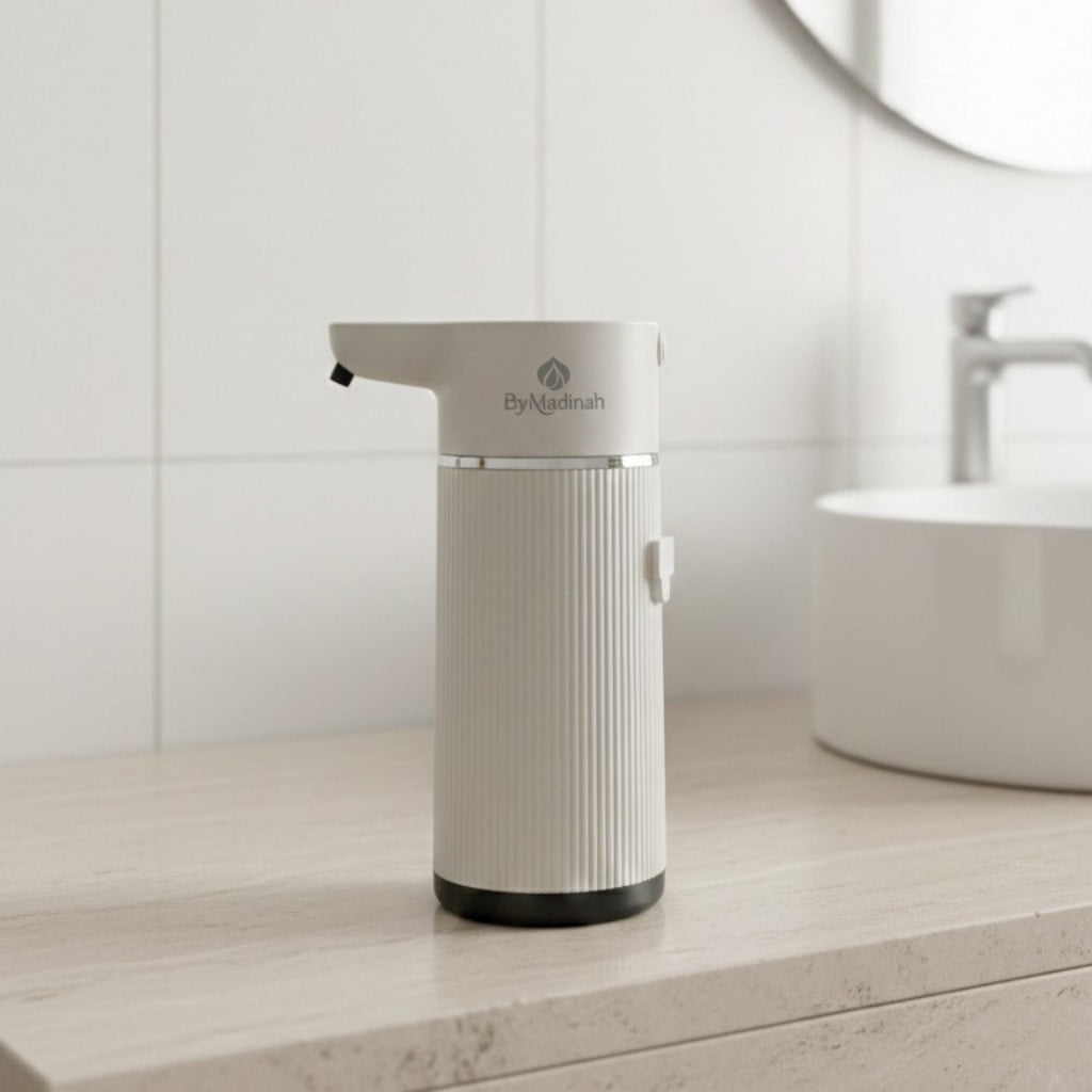 Distributeur d'eau automatique pour ablutions au design moderne blanc dans la salle de bain