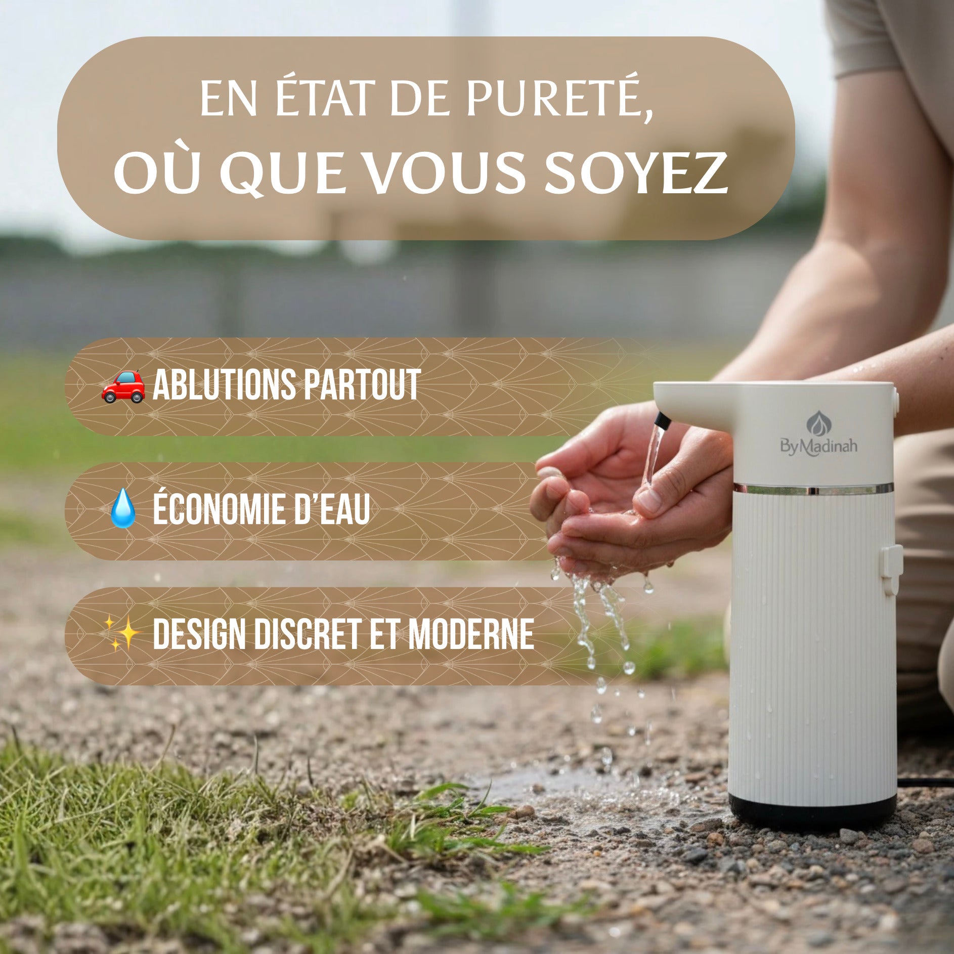 Distributeur d'eau automatique pour ablutions au design moderne blanc dehors avec quelqu'un qui fait ses ablutions avec des arguments marketing