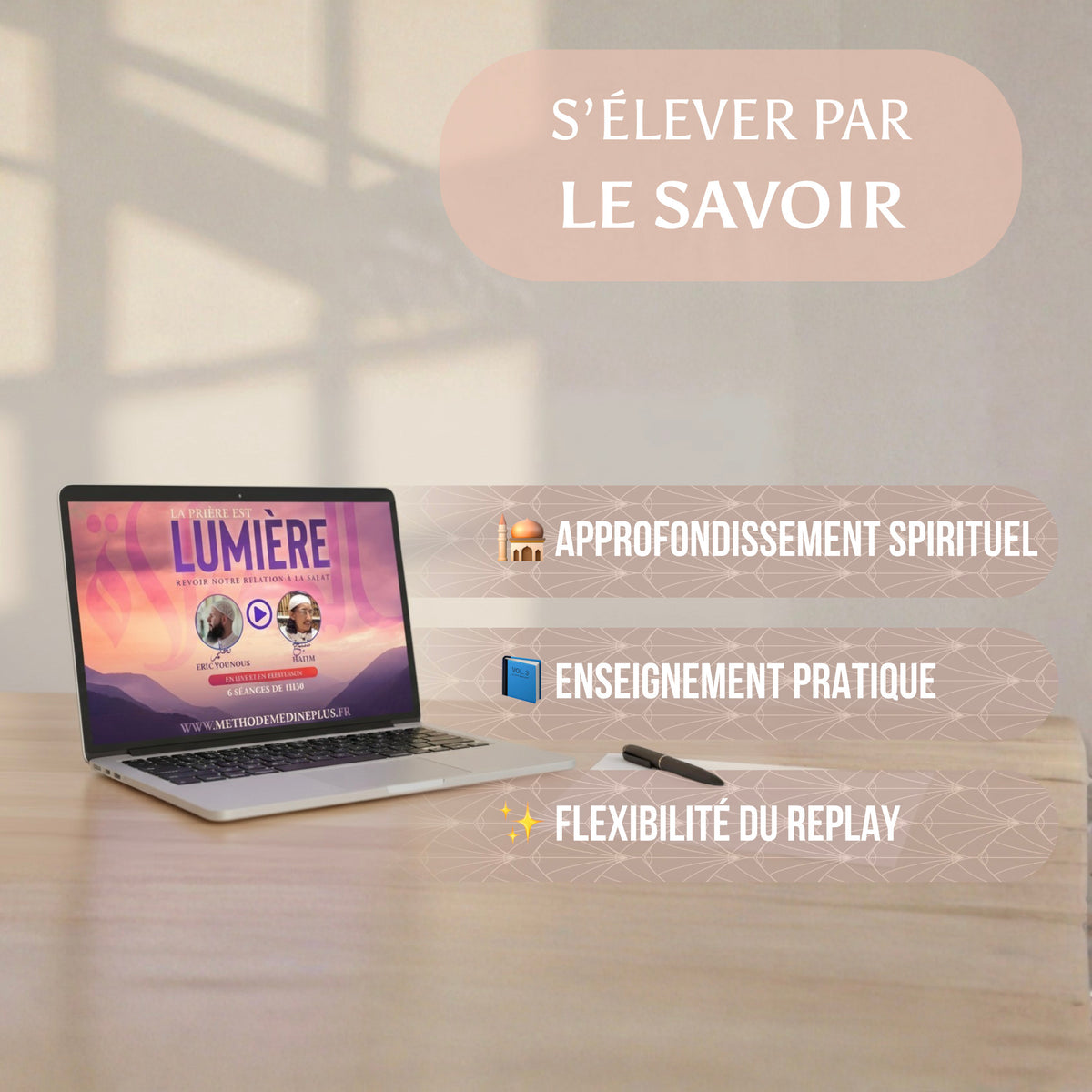 Ordinateur portable affichant la formation en ligne "La Prière est Lumière" pour approfondir sa relation à la Salat avec Oustadh Eric Younous et Cheickh Hatim, enseignement pratique disponible en replay.
