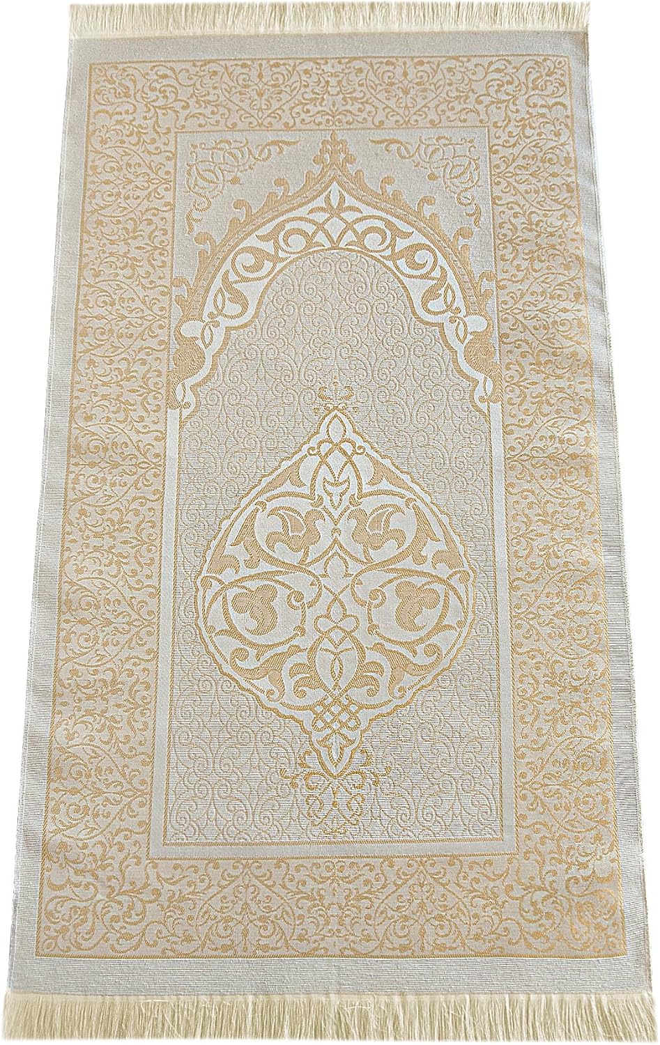 tapis de prière beige avec motif posé sur le sol