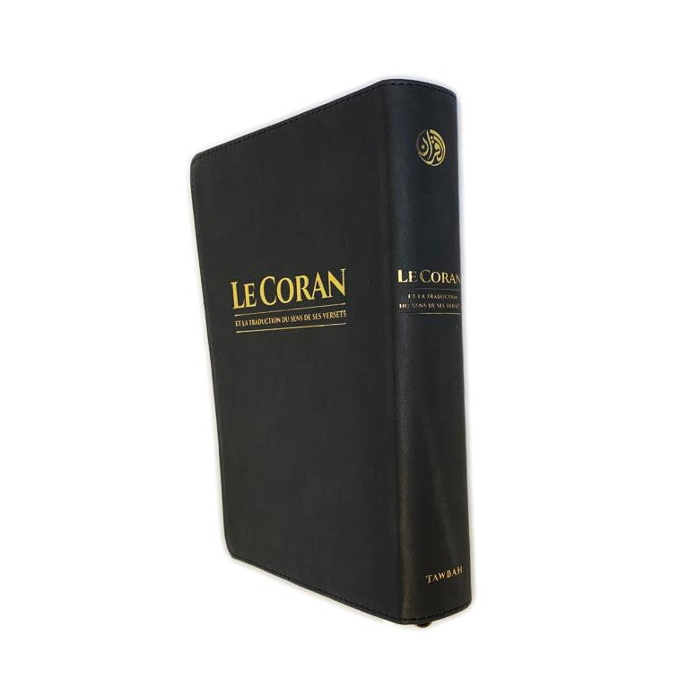 Coran noir à la verticale avec écritures dorées